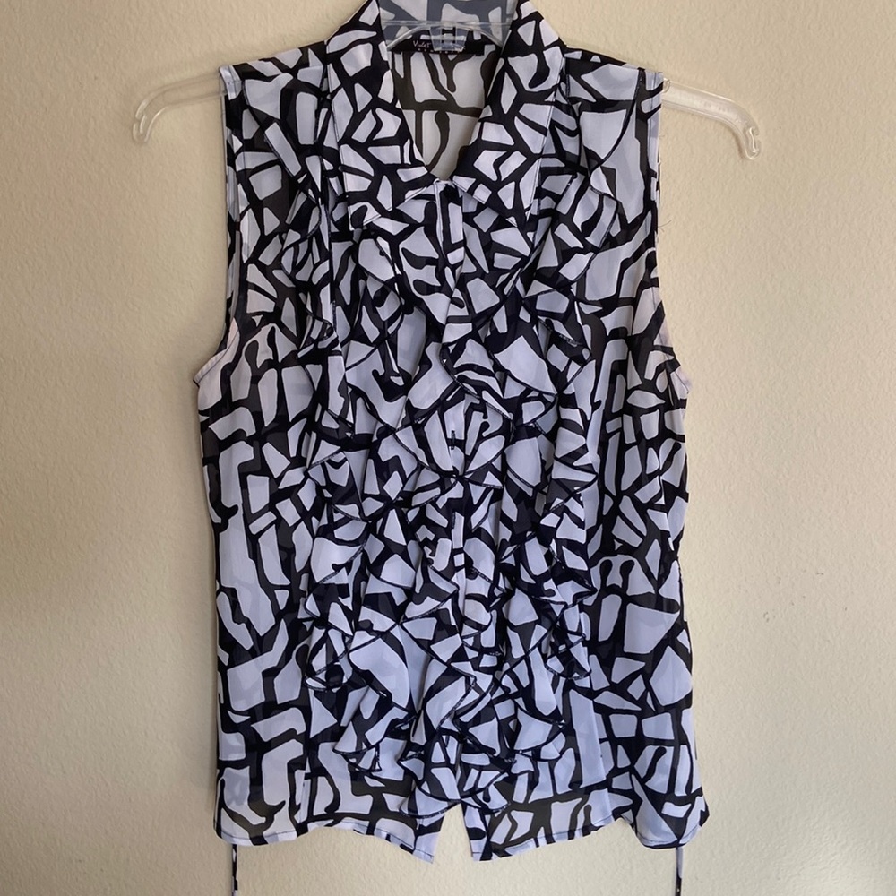 Violet & Claire black and white sleeveless blouse size M